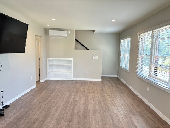 Building Photo - Historic renovated 3 bedroom Craftsman In ...