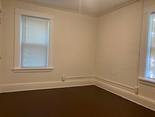Building Photo - 86-88 Baycliff Dr