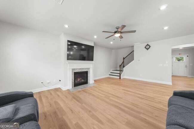 Building Photo - 96 Fairway Dr