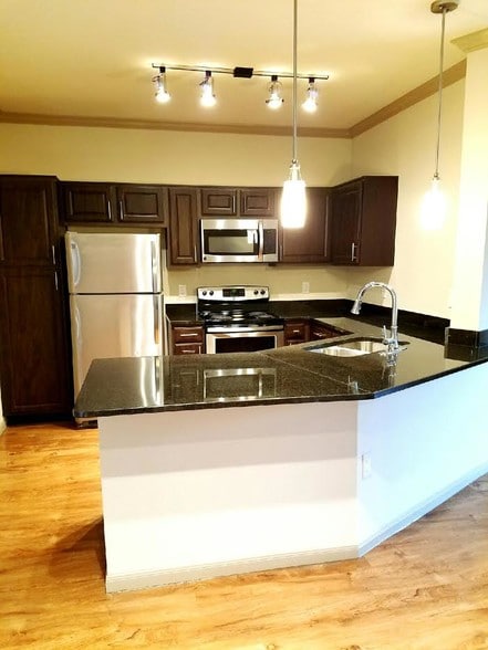 beautiful countertops - Meadows at Cypress Creek