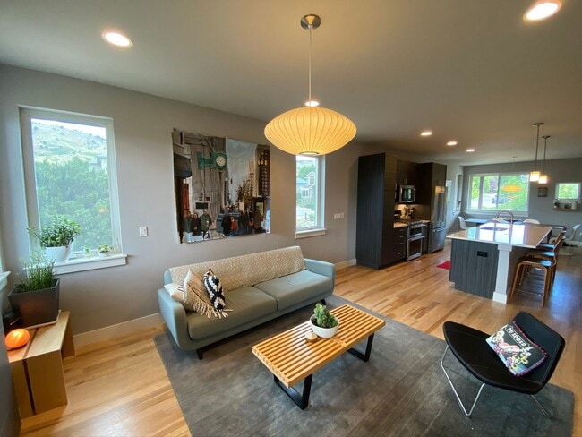 Building Photo - Gorgeous 4B/3.5B North Boulder - Available...
