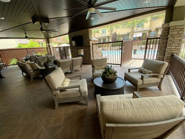 Building Photo - STUNNING LUXURY TOLL BROTHERS DESIGN TOWNH...