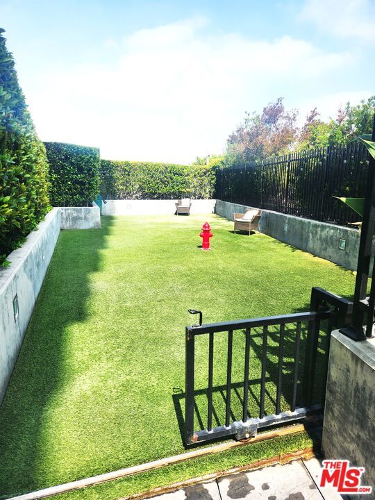 Building Photo - 3785 Wilshire Blvd