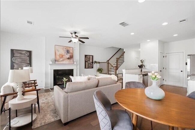 Building Photo - 5873 Greystone Dr