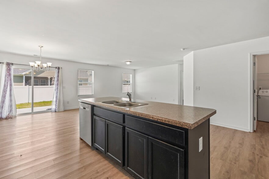 Building Photo - 1789 Sapphire Dr