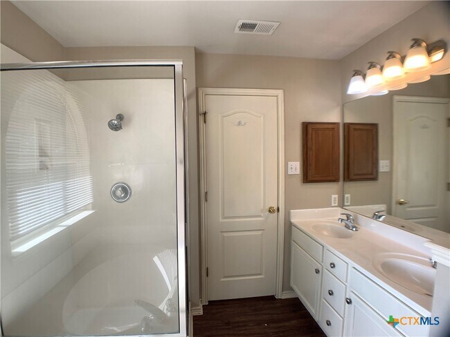 Building Photo - 2614 Dove Crossing Dr