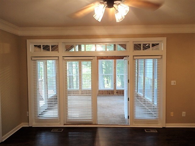 Building Photo - 104 Carostone Ct