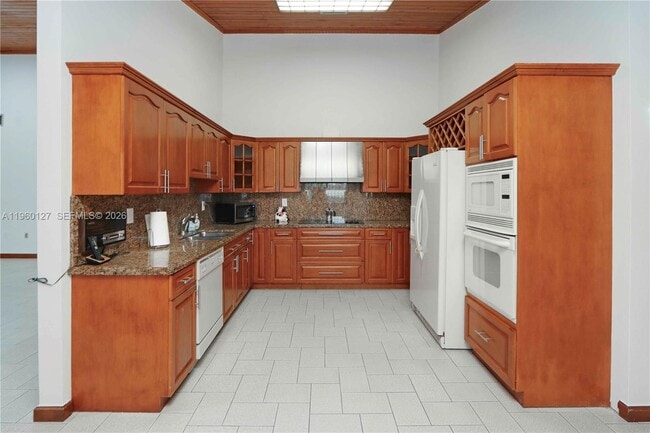 Building Photo - 2220 SW 90th Ave