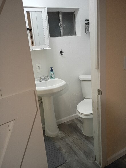 Building Photo - 739 Daisy Dr