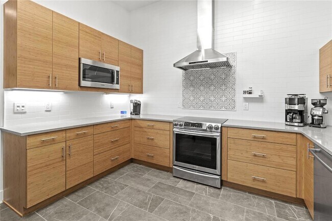 Building Photo - 2377 Harbour Oaks Dr