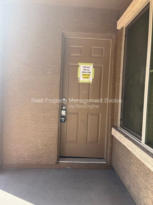 Building Photo - 10402 N 9th Ave