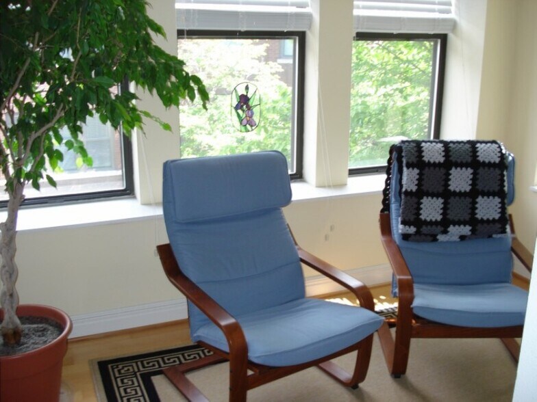 Sunroom-An Extra! - 527 Clara Ave