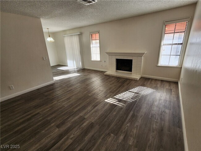 Building Photo - 6627 W Tropicana Ave