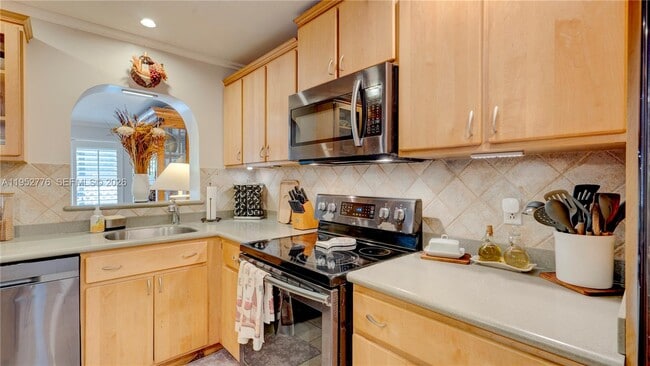 Building Photo - 150 Azalea St