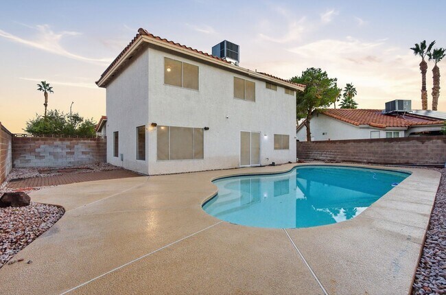 Building Photo - Beautiful 4 Bedroom Home with a Pool in Whitney Ranch!