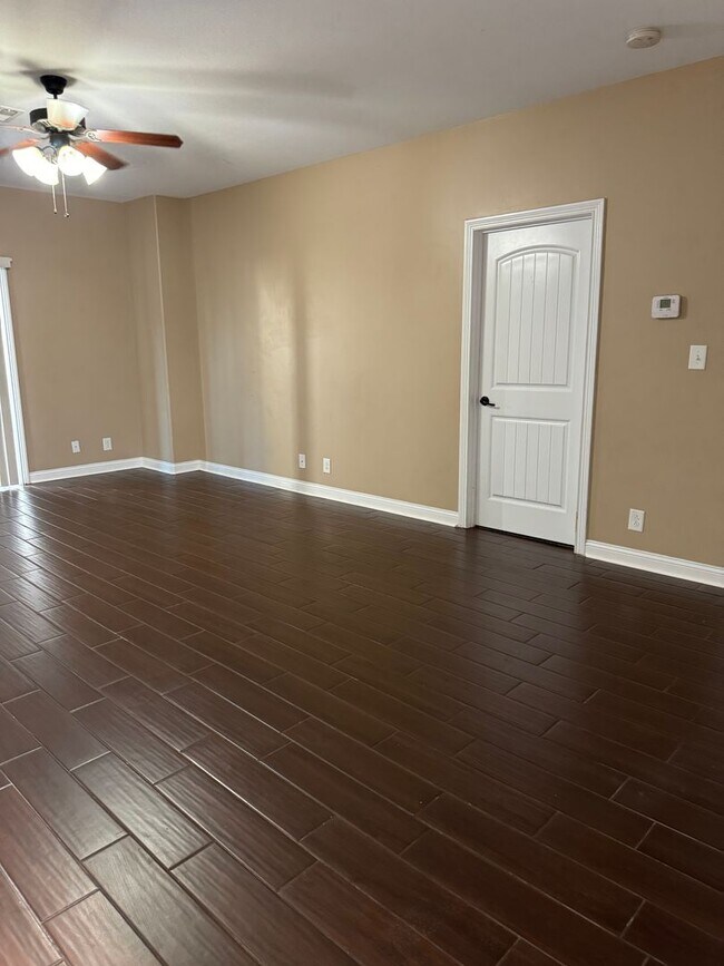 Building Photo - 1701 Winterhaven Ct