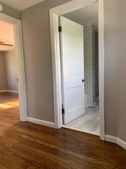 2nd floor hall - 2050 New Linden Rd