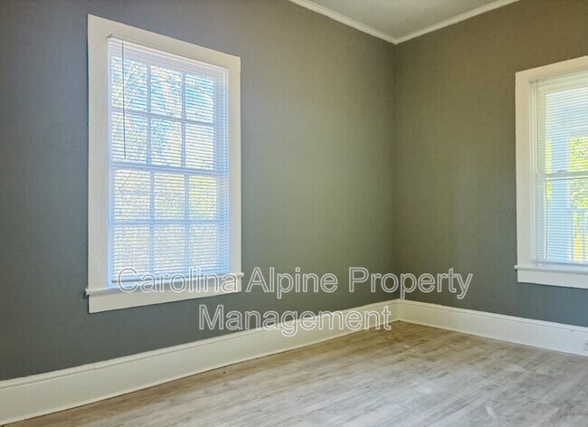 Building Photo - 910 Walnut St