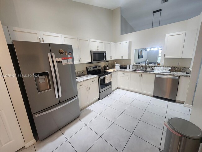 Building Photo - 6053 Heliconia Rd