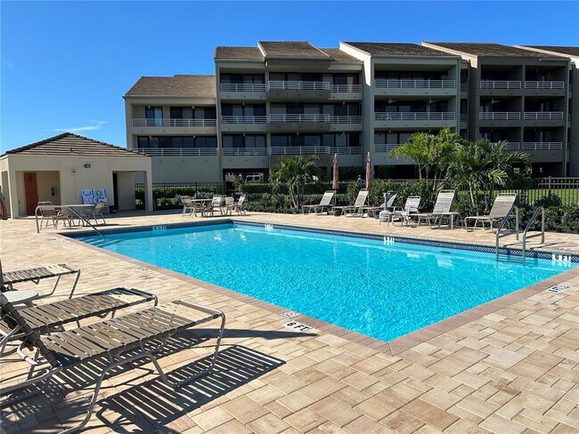 Building Photo - 2775 Kipps Colony Dr S