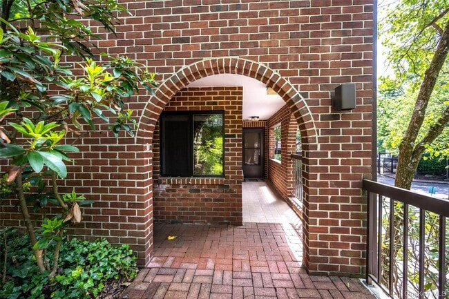 Building Photo - 150 N Bedford Rd