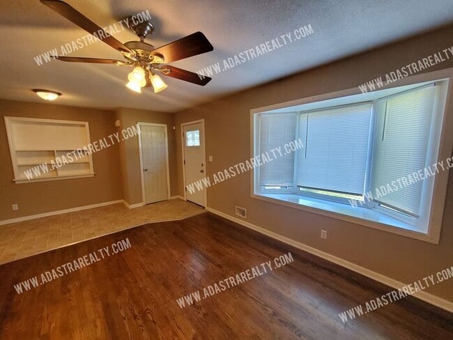 Building Photo - Awesome Location in Waldo-Available NOW!!