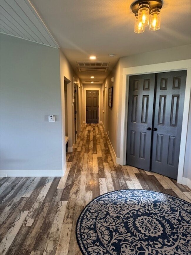 Building Photo - Country Style Living in this Charming Home in Anderson