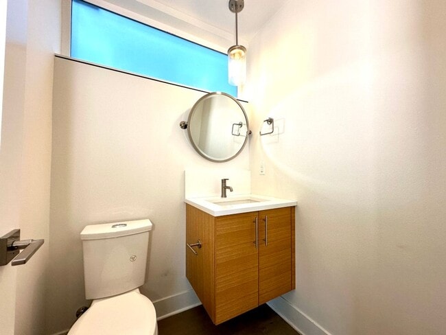 Building Photo - 2Bd/2.5Ba Kirkland Townhouse
