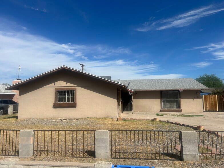 Building Photo - 6106 W Clarendon Ave