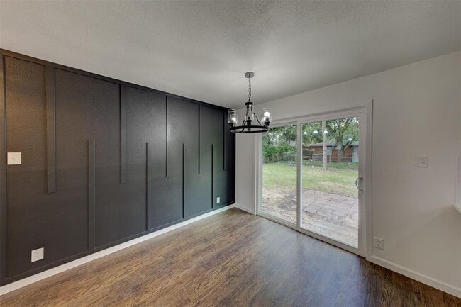 Building Photo - 2112 Walnut Ln