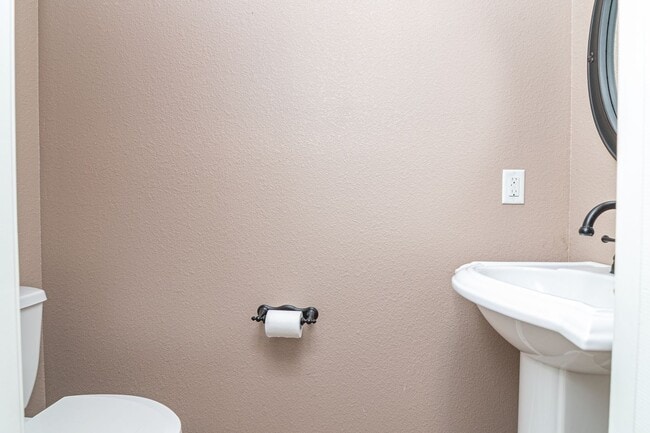 Building Photo - 5710 Llano Ct