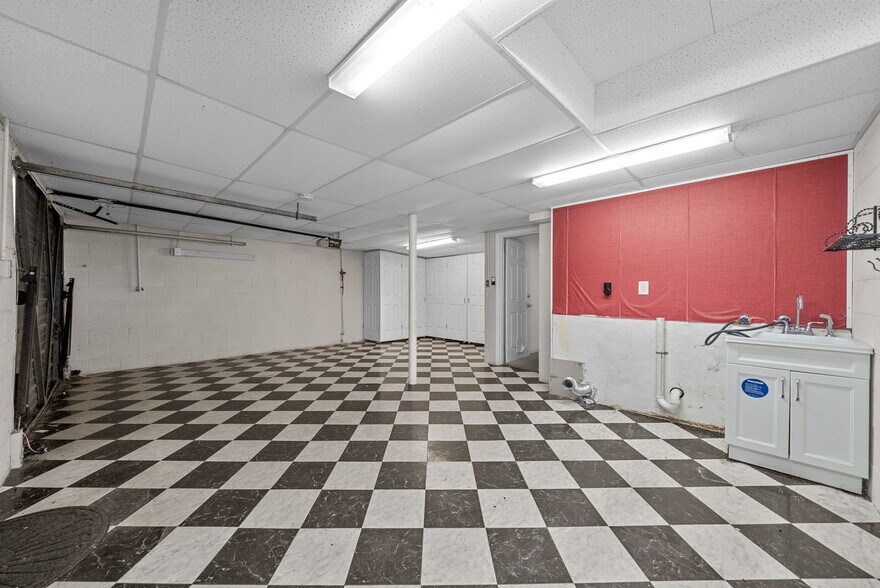 Building Photo - 4807 Jeffery Dr