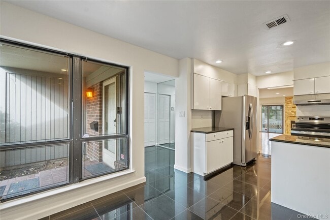 Building Photo - 236 Hamlet Dr