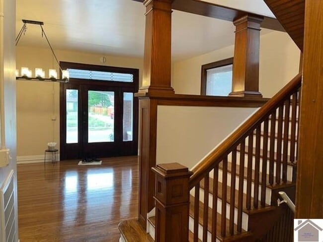Building Photo - AVAILABLE NOW!  Beautiful Historic Home Fo...