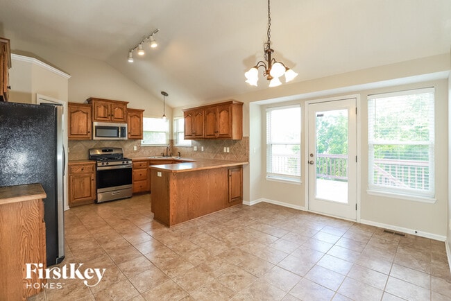 Building Photo - 8700 N Colrain Ct