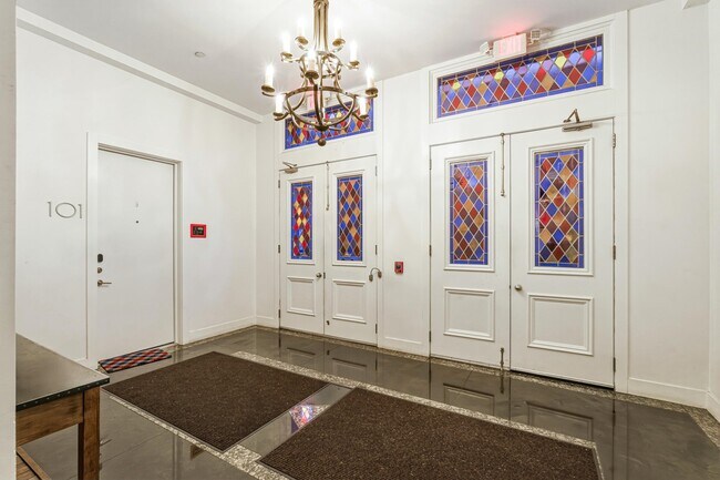 Building Photo - 304 Pavonia Ave