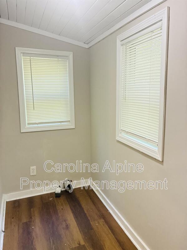 Building Photo - 407 Digh St