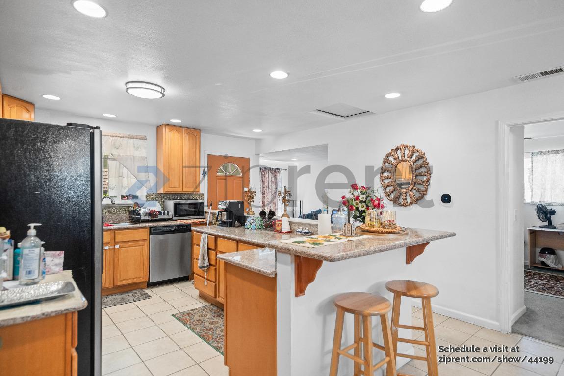 Building Photo - 819 Coral Dr