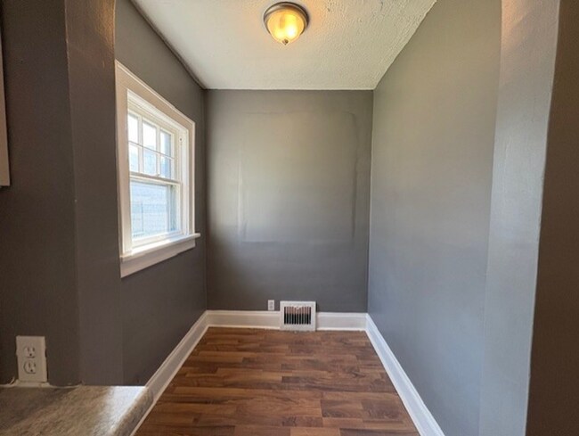 Building Photo - Charming 5-Bedroom Home with Eat-In Kitchen Nook & Bonus Sunroom