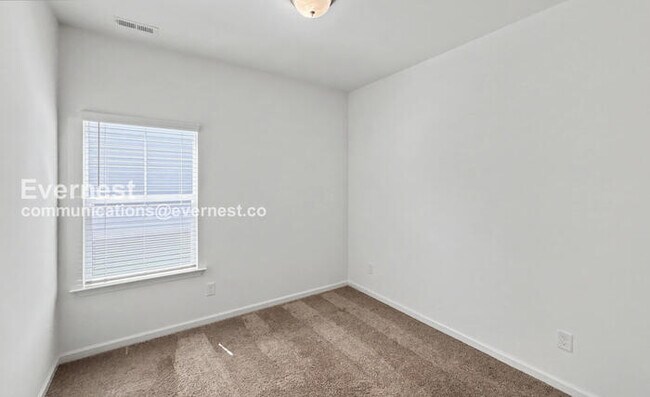 Building Photo - 3 Bed/2 Bath Home with Garage / Available Now!