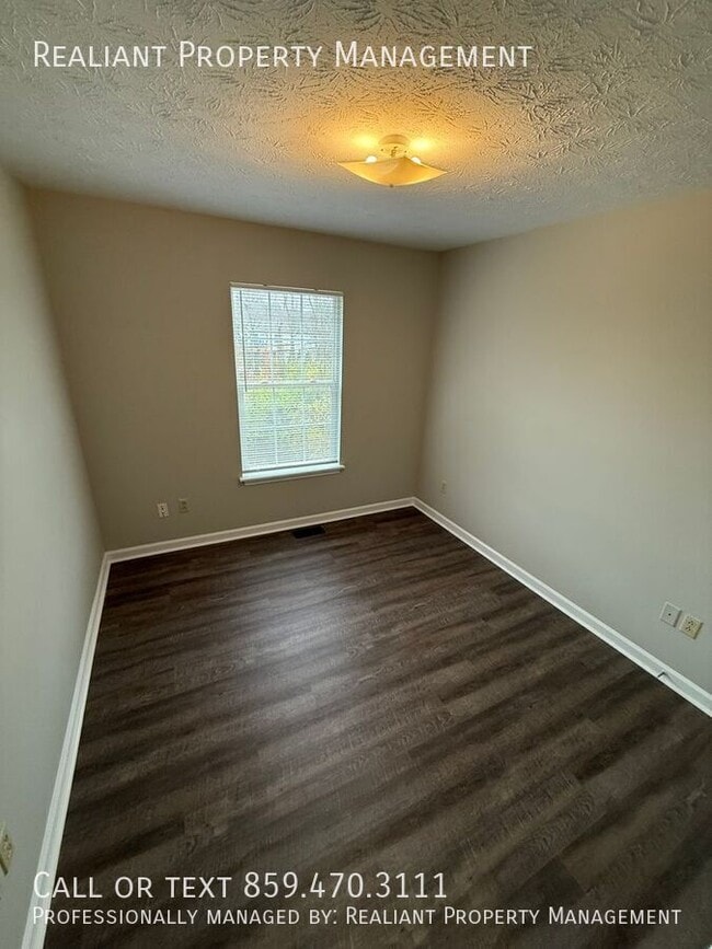 Building Photo - 223 Tanbark Dr