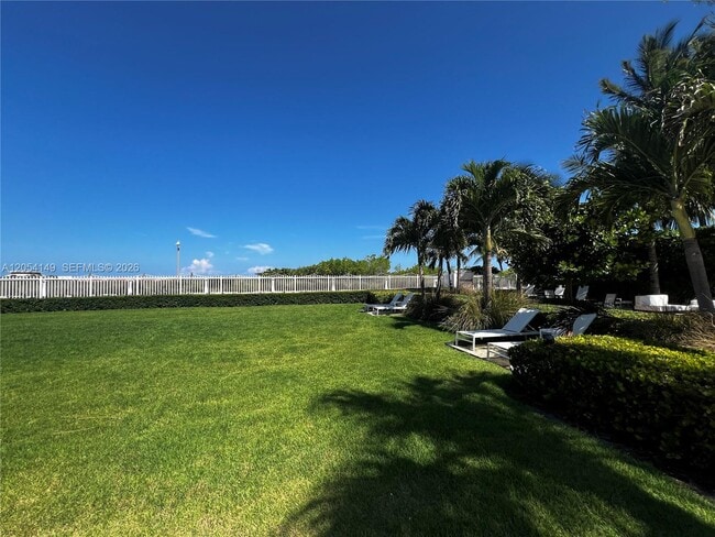 Building Photo - 2457 Collins Ave