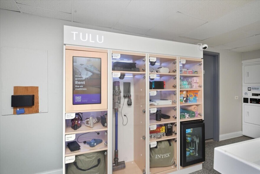 Building Photo - 1140 North LaSalle Dr.