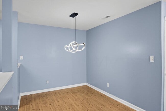 Building Photo - 703 Quail Rd