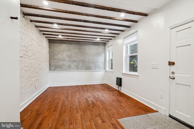 Building Photo - 136 Carpenter St
