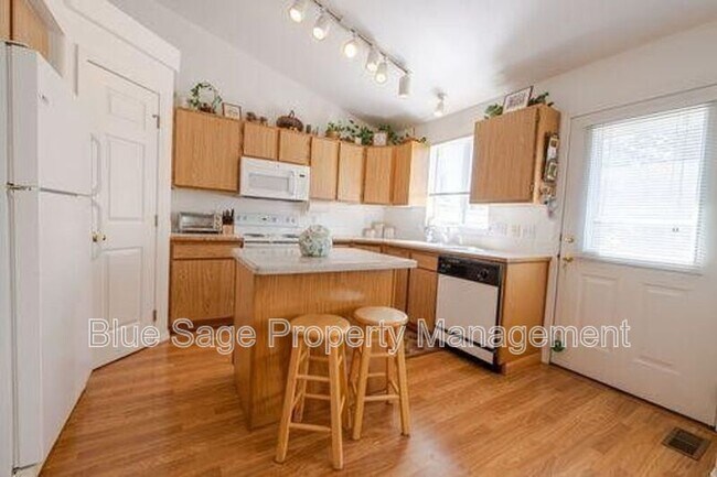 Building Photo - 1712 W Durham Dr
