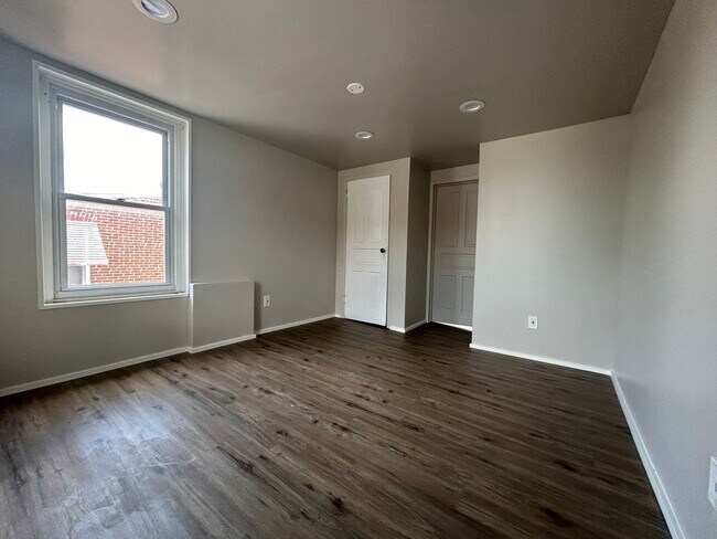 Building Photo - 312 N 14th St