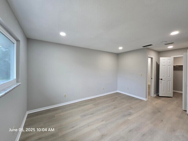 Building Photo - 427 SE Galleon Ln