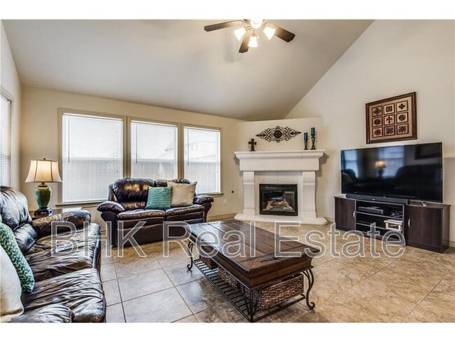 Building Photo - 11861 Tyler Dr