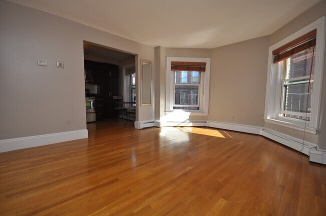 Building Photo - 218 Newbury St